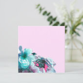 白いバラの花びらが飾られた指輪 招待状 (スタンド正面)