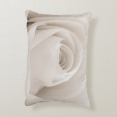 白いバラの花びらの閉めて下さい アクセントクッション (裏面(縦))