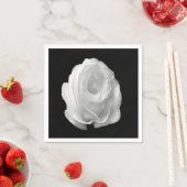 白いバラの黒い背景 スタンダードカクテルナプキン (インサイチュ)