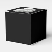 白いバラの黒い背景 フェイバーボックス (正面サイド)