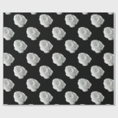 白いバラの黒い背景 ラッピングペーパー (フラット)