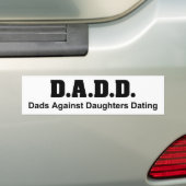 白いバンパーステッカーのDADD バンパーステッカー (車上)
