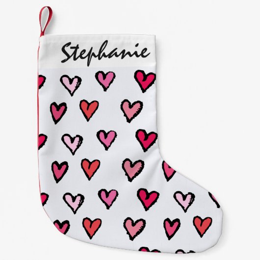 白いパターンのかわいくガーリーなピンクの手描きのハート スモールクリスマスストッキング (正面)