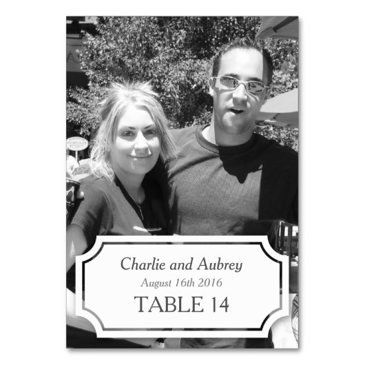 白いパネルのパーソナライズな結婚式の写真のテーブルカード テーブルナンバー (正面)