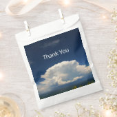 白いパフィー雲 フェイバーバッグ (クリップ留めされた状態)