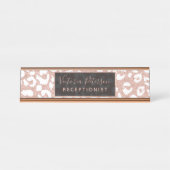 白いヒョウパターン上品のばら色の金ゴールドのグリッター デスクネームプレート (正面)