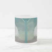 白いビンズウィード – 野生の多年生朝顔 フロストグラスマグカップ (中央)