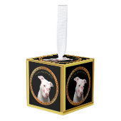 白いピットブルと赤いキスが顔中。 キューブオーナメント (正面アングル)