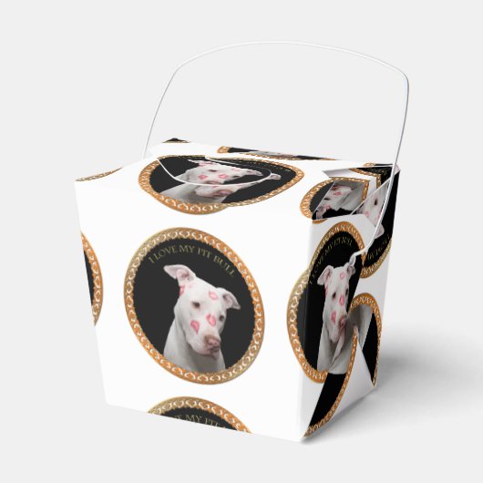 白いピットブルと赤いキスが顔中。 フェイバーボックス (正面サイド)