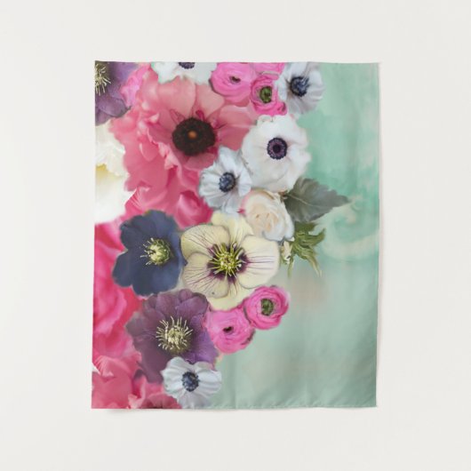 白いピンクのバラ、アネモネの花、ターコイズブルー タペストリー (正面)