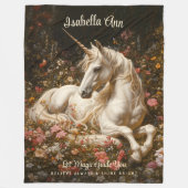 白いファンタジーの森のユニコーン花に寝る フリースブランケット (正面)