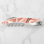 白いファンドに派手なサーモンから赤の長い波状のトレースへ ソムリエナイフ (裏面)