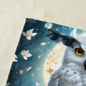 白いフクロウの輝き ビーチタオル (インサイチュ)