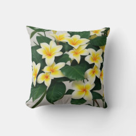白いフランギパニの花 クッション