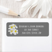 白いフランジパニの花、ミディアムグレー結婚の上 ラベル (インサイチュ)