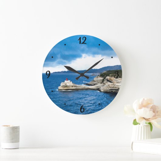 白いフランスの崖の上の灯台の写真 ラージ壁時計 (ホーム)