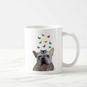 白いフレンチ・ブルドッグおよび蝶 コーヒーマグカップ