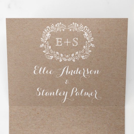 白いフローラフレームとイニシャル結婚の 三つ折り招待状 (内部最初)