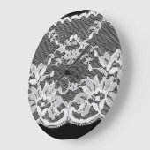 白いフローラレース：黒い背景。 ラージ壁時計 (傾斜)