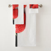 白いブドウの上に黒のイチゴ バスタオルセット (インサイチュ)