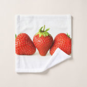 白いブドウの上の3つのイチゴ バスタオルセット (ウォッシュタオル)