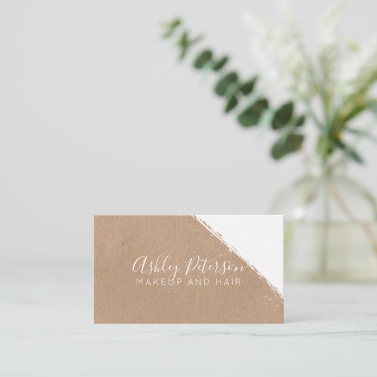 白いブラシストローククラフトの毛の化粧のタイポグラフィ 名刺 (スタンド正面)
