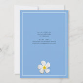 白いプルメリアの花と熱帯ビーチ、カップル 招待状 (裏面)