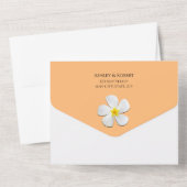 白いプルメリアの花と黄金の日結婚の入り オールインワン招待状 (裏面)