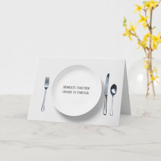 白いプレートに銀器を感謝してい付けて カード (黄色い花)