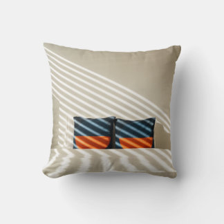 白いベ赤と白ッドの黒い格子縞の織物 クッション