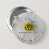 白いペチュニアの花のクローズアップの写真の名札 缶バッジ (正面&裏面)