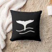 白いホエールテールのティール(緑がかった色)青ピロー クッション (ブランケット)