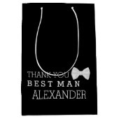 白いボウタイで花婿介添人ありがとうパーソナライズ ミディアムペーパーバッグ (正面)