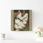 白いボーダーが付いている鶏小屋の外のオンドリ及び雌鶏 スクエア壁時計 (ホーム)