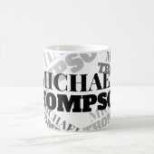 白いマグと黒い灰色のセリフ付きフォントはっきりした名 コーヒーマグカップ (中央)