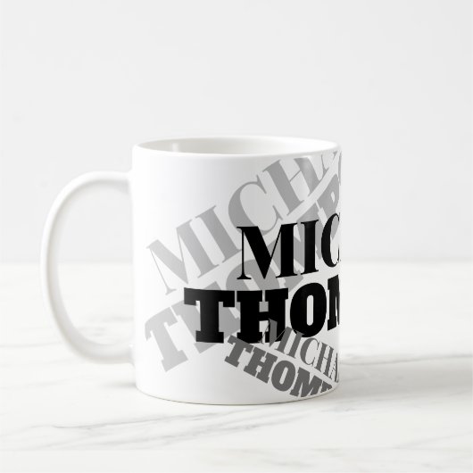 白いマグと黒い灰色のセリフ付きフォントはっきりした名 コーヒーマグカップ (左)