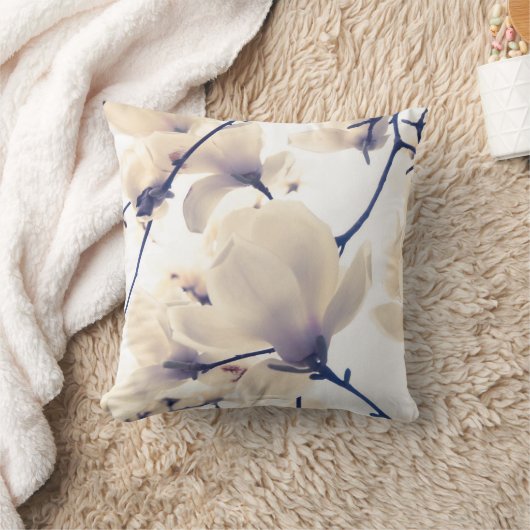 白いマグノリアによっては枕が開花します クッション (ブランケット)