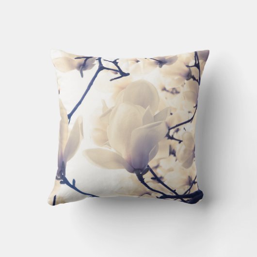 白いマグノリアによっては枕が開花します クッション (裏面)