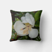 白いマグノリアの花のグリーンとホワイト クッション (裏面)
