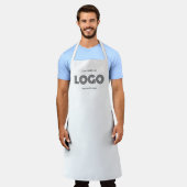 白いモダン四角形のロゴ エプロン (着用した状態)