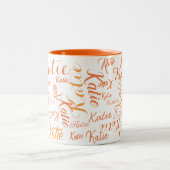 白いモダン手書き名のオレンジ ツートーンマグカップ (中央)