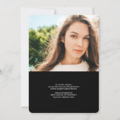 白いモダン黒の台本2枚の写真を卒業 案内状 (裏面)