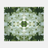 白いヤマボウシの花の模様 フリースブランケット (正面(横))