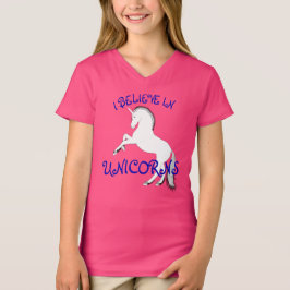 白いユニコーン及び"私を育てて信じて下さいユニコーンで" Tシャツ