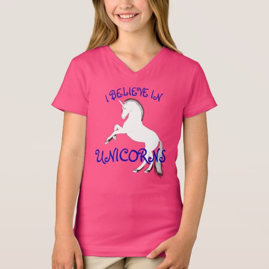 白いユニコーン及び"私を育てて信じて下さいユニコーンで" Tシャツ (正面)