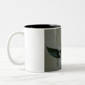 白いユリの花 ツートーンマグカップ (左)