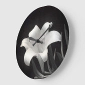白いユリ –  ラージ壁時計 (傾斜)
