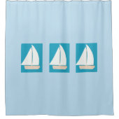 白いヨットが付いている淡いブルーのシャワー・カーテン シャワーカーテン (正面)