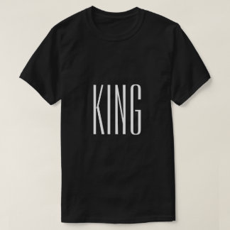 白いライオンの文字の黒のTシャツ Tシャツ
