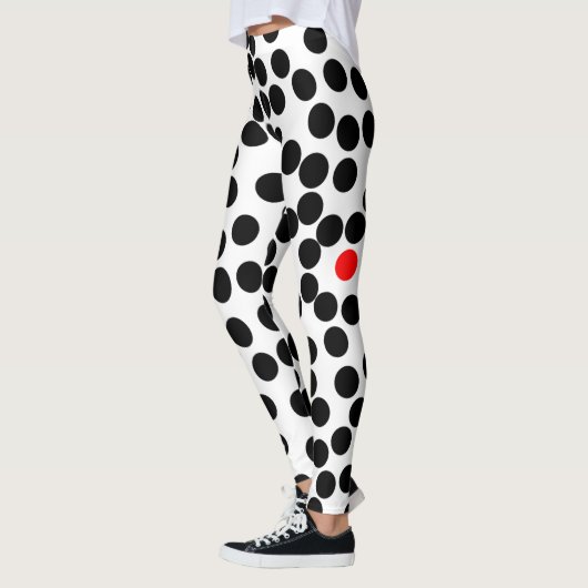 白いレギングの大きく黒い任意水玉模様 レギンス (左)